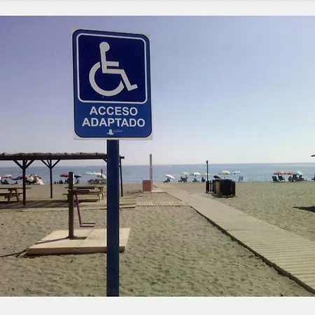 Vistas Al Mar A 40 Metros Playa Homestay *